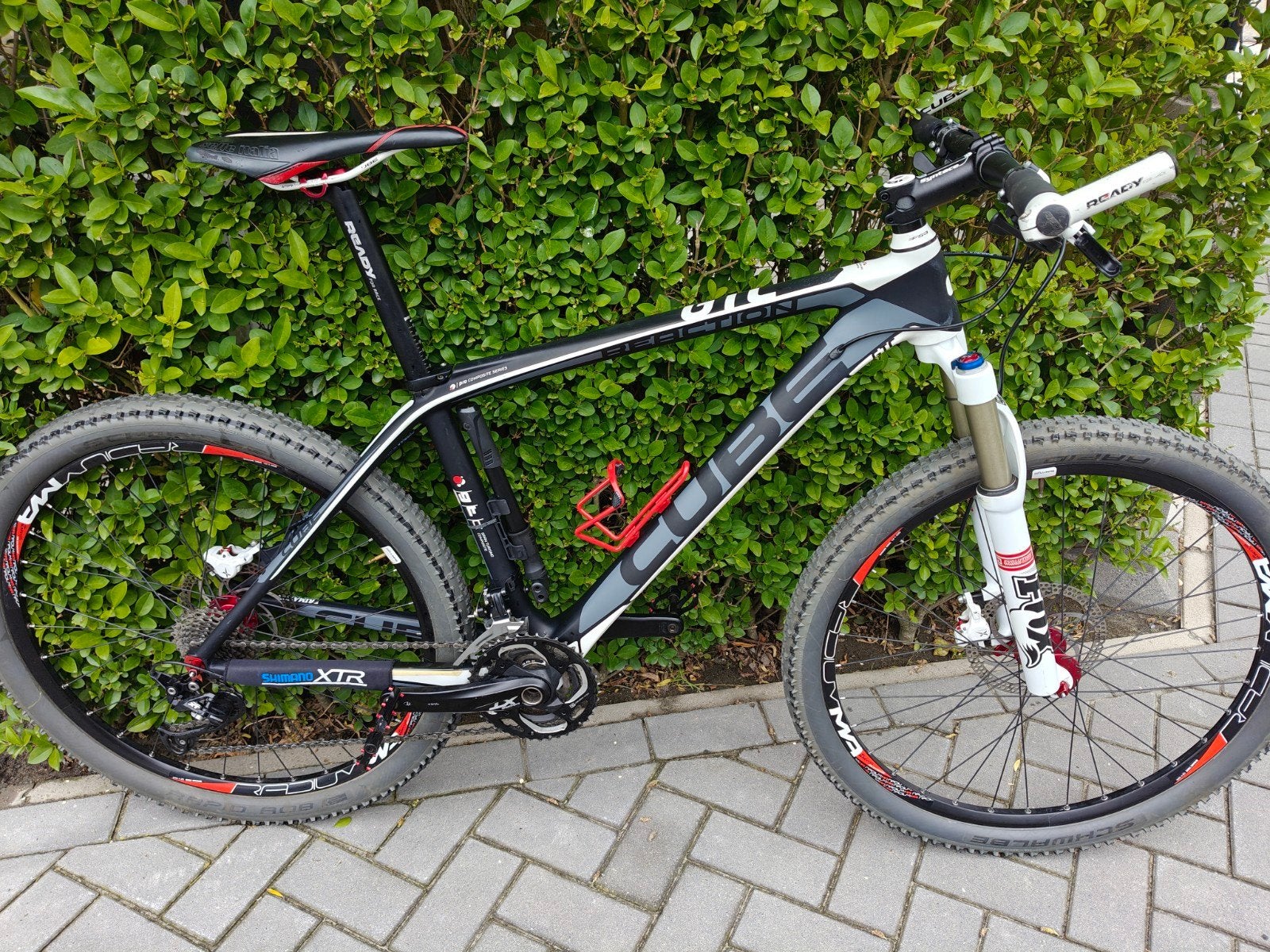 MTB Cube entièrement en carbone en très bon état, Enlèvement