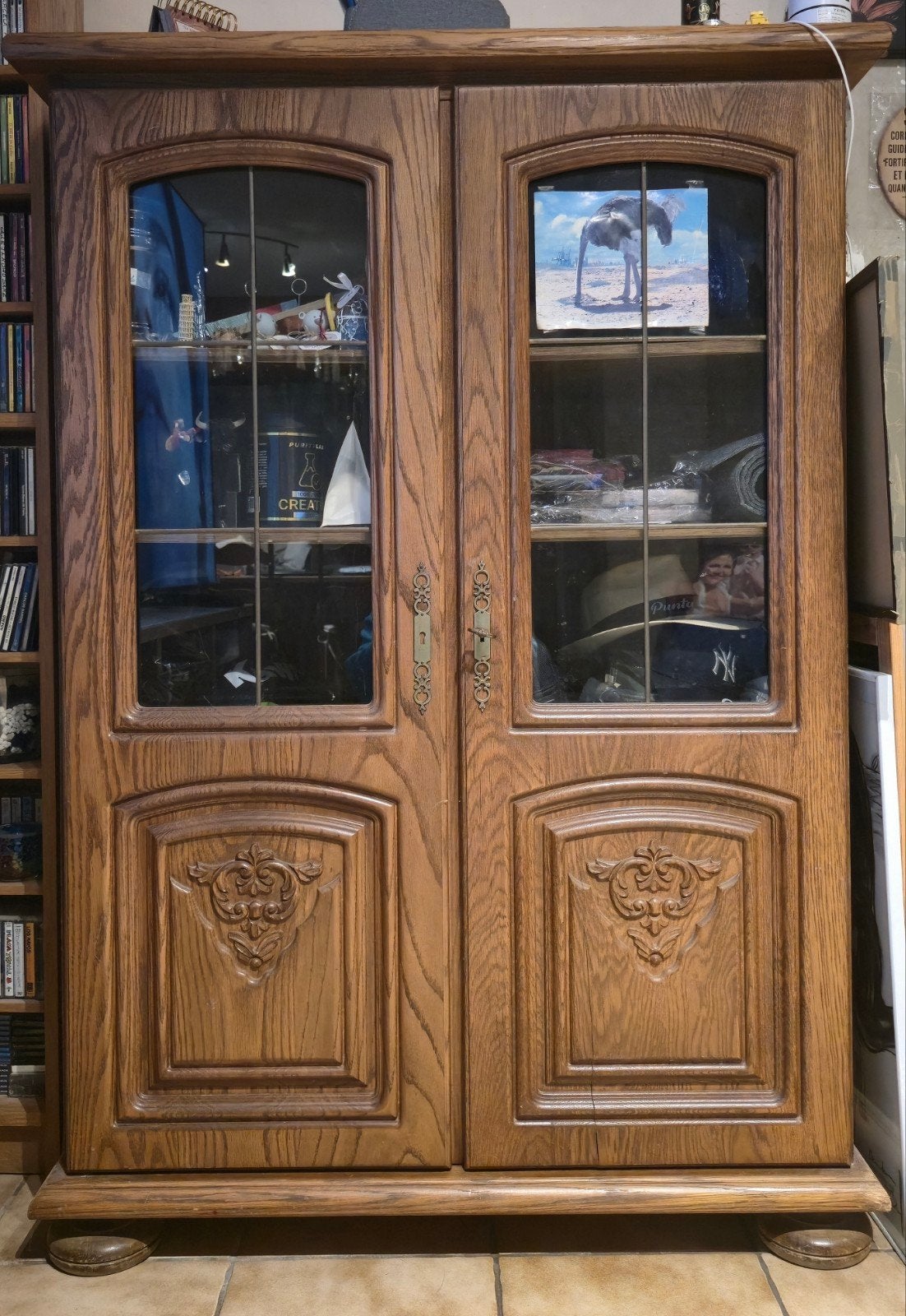 Massief houten vitrinekast 25 euro, Ophalen