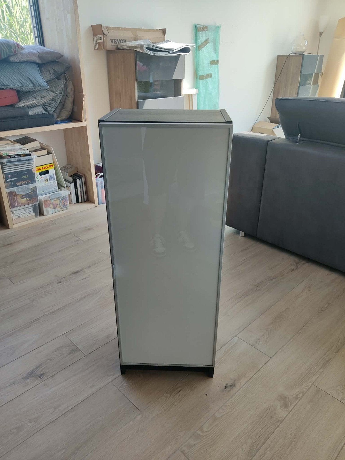 Jolie armoire avec porte vitrée, Ophalen, Zo goed als nieuw