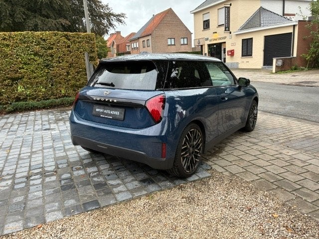 MINI Cooper E Favoured Trim intégrale/sans clé/tête haute/18, Autos, Cuir, Achat, Entreprise, Entretenue par le concessionnaire