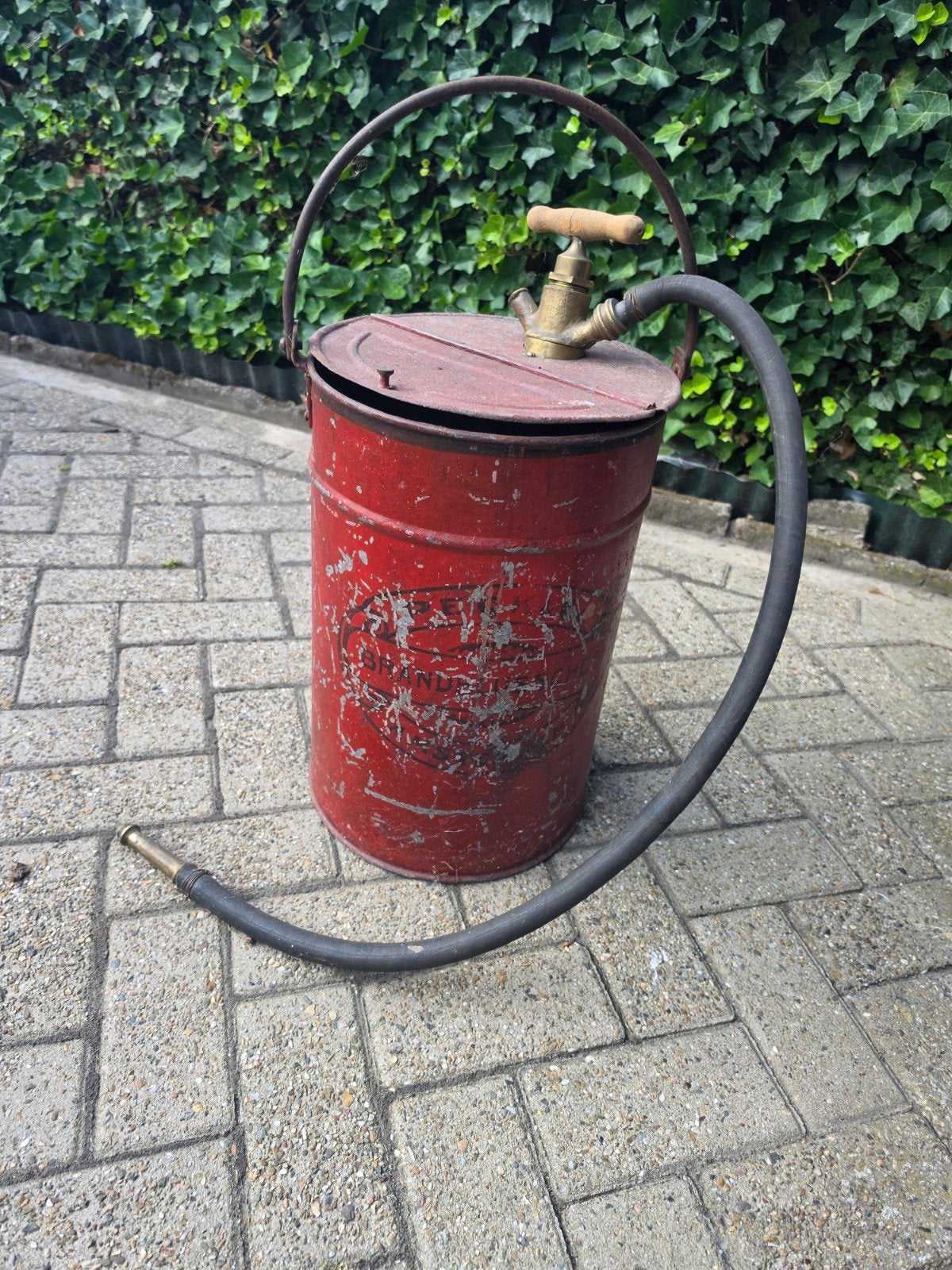 Retro brandblusser, Ophalen