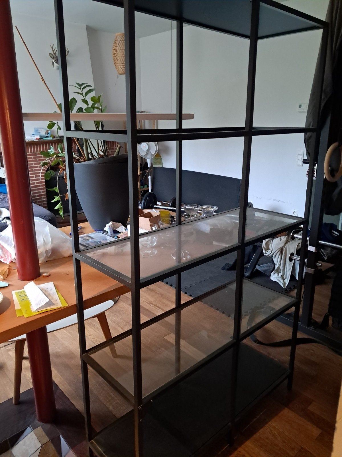 Rek zwart metaal en glas, Ophalen, Zo goed als nieuw
