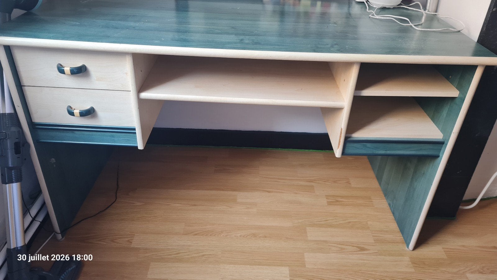 Donner (Table de travail étudiant), Huis en Inrichting