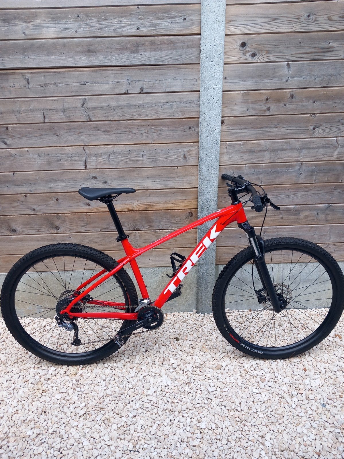 Trek Marlin 7 - viper red

Uitstekende staat
Amper 1500 km's, Ophalen, Hardtail, Heren, Zo goed als nieuw
