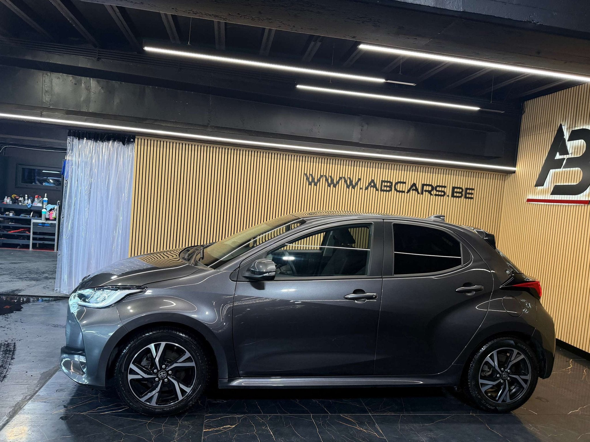 Toyota Yaris 1.5I HYBRID // ESSENCE * GARNATIE 12 MOIS *, Auto's, Toyota, Automaat, 91 g/km, Gebruikt, Euro 6