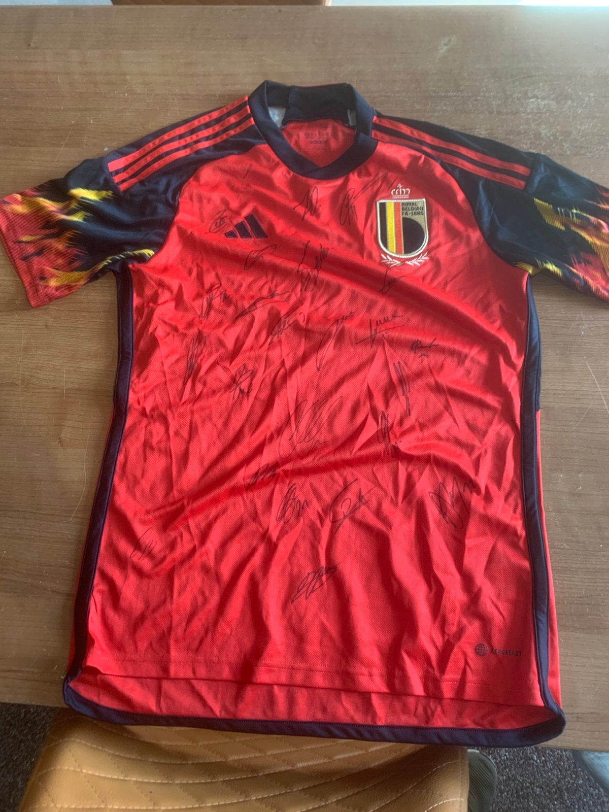 Rode Duivels shirt met handtekeningen, Maat M, Ophalen of Verzenden, Zo goed als nieuw, Shirt