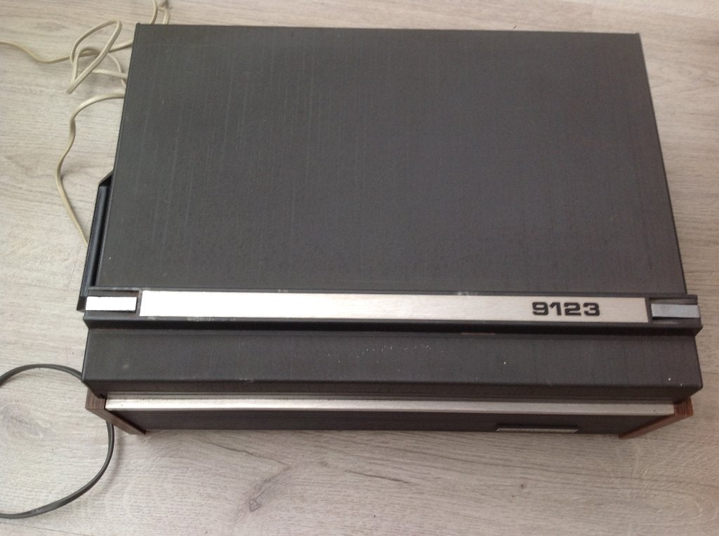 Bandrecorders =Model: AR9123A/50 - Aristona -/1968–1973/, Ophalen of Verzenden, Defecte bandrecorder, Met stofkap