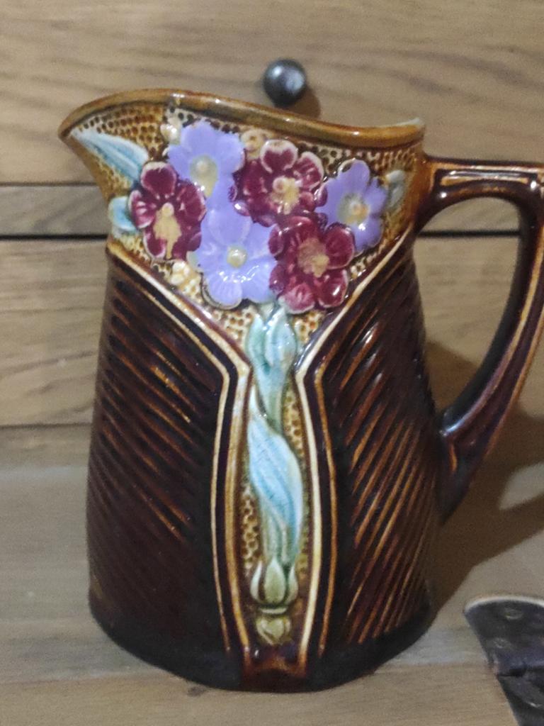 Cruche en majolique Art Nouveau George Jones vers 1900, Antiquités & Art, Enlèvement