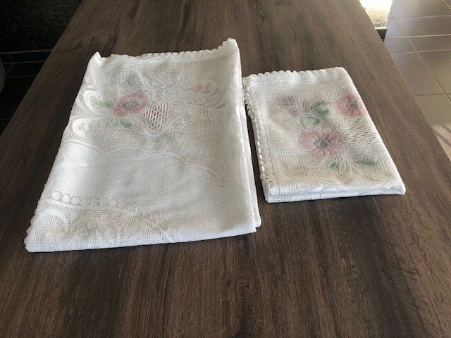" Vintage " Tafelkleden / 2stuks, Huis en Inrichting, Ophalen of Verzenden, Zo goed als nieuw, Wit, Rechthoek