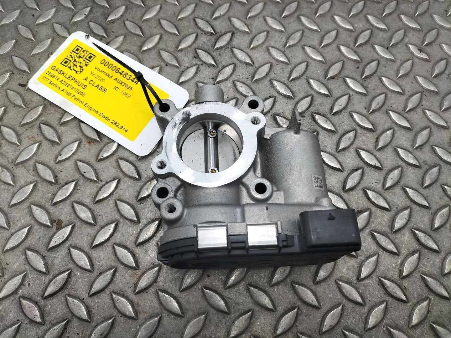 MERCEDES A CLASS GASKLEPHUIS 2821410200 2020, Ophalen of Verzenden, Gebruikt, Stiba lid