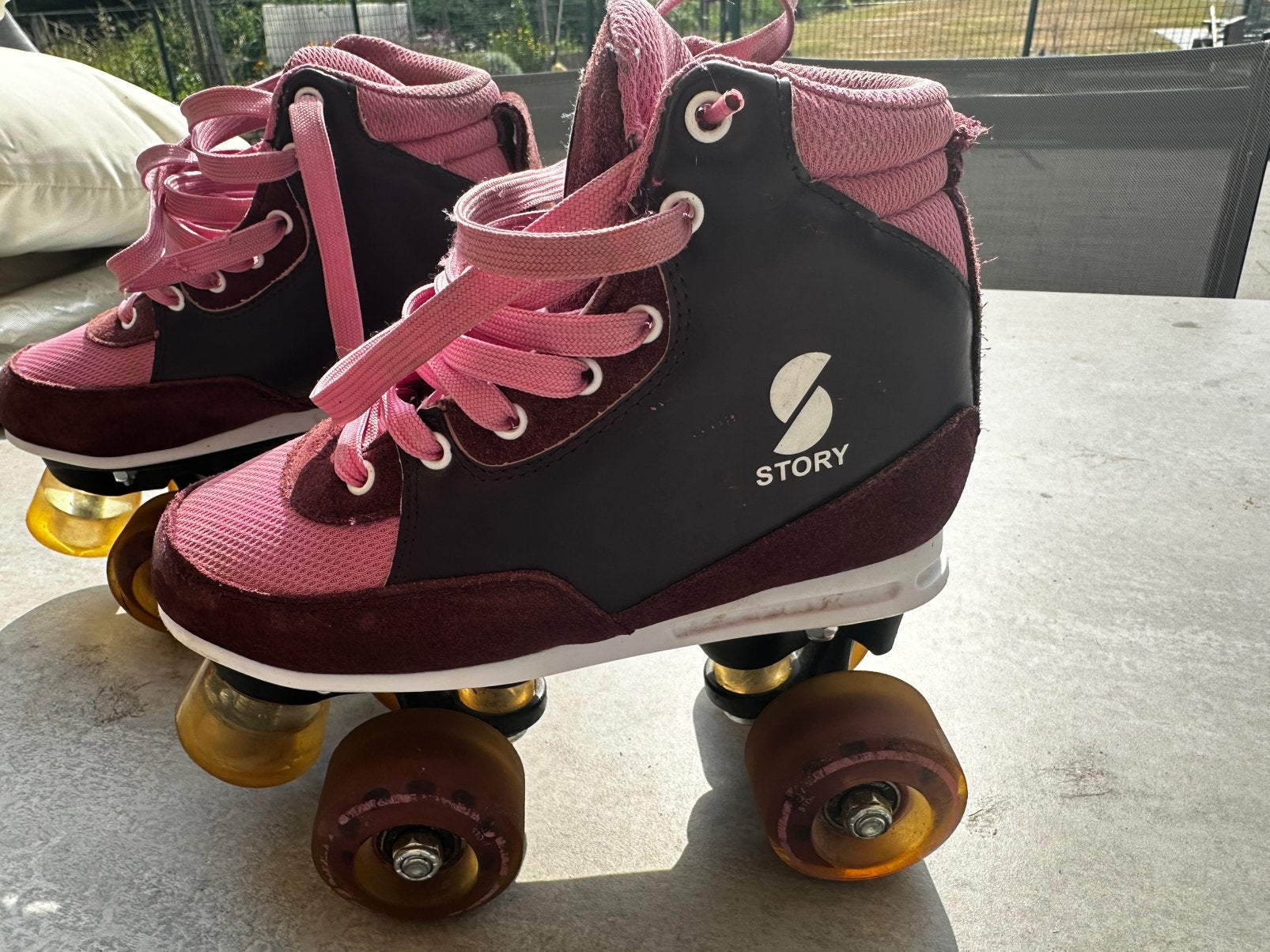 Patins à roulettes de qualité Story taille 34, Enfants & Bébés, Jouets | Extérieur | Patins à roulettes, Enlèvement ou Envoi, Utilisé