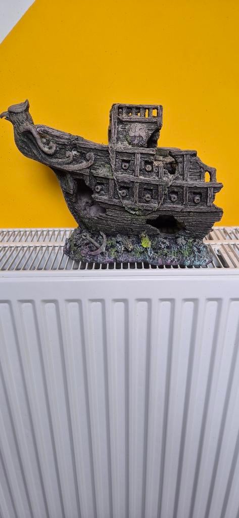 Halve boot voor in aquarium/terrarium., Ophalen