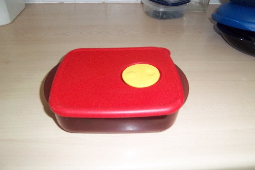 TUPPERWARE SPECIALE MAGNETRON, Huis en Inrichting, Keuken | Tupperware, Ophalen of Verzenden, Zo goed als nieuw, Rood
