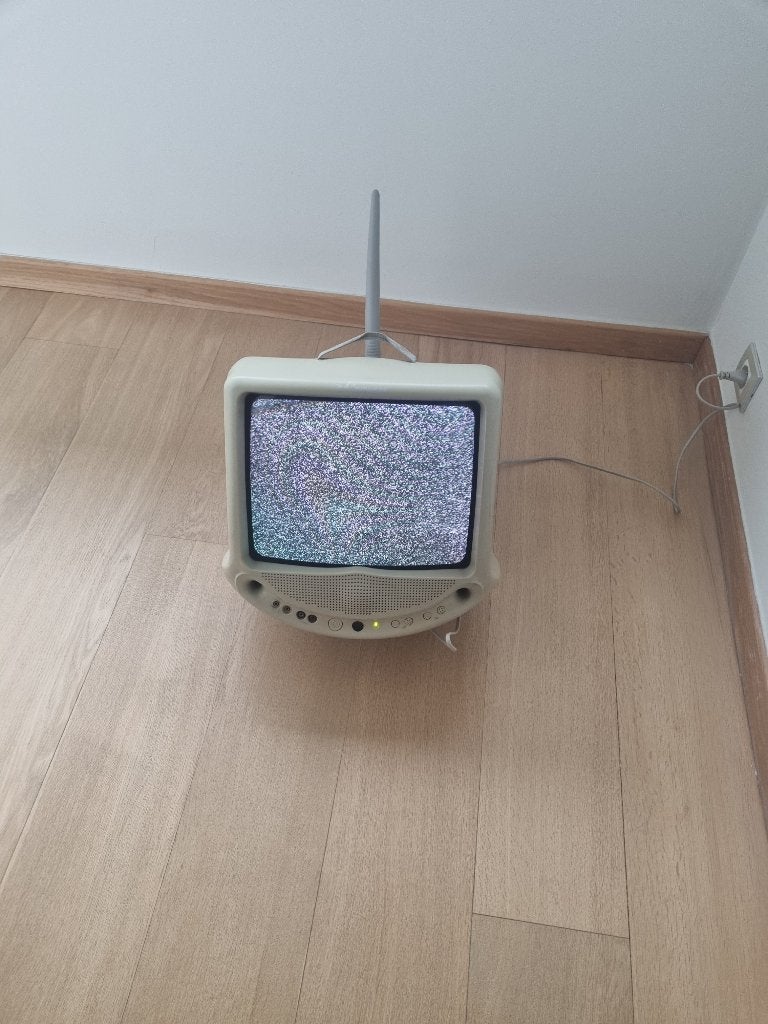 Zeo  televisie Philippe Starck, Verzamelen, Elektronische Apparatuur, Audio en Video, Ophalen