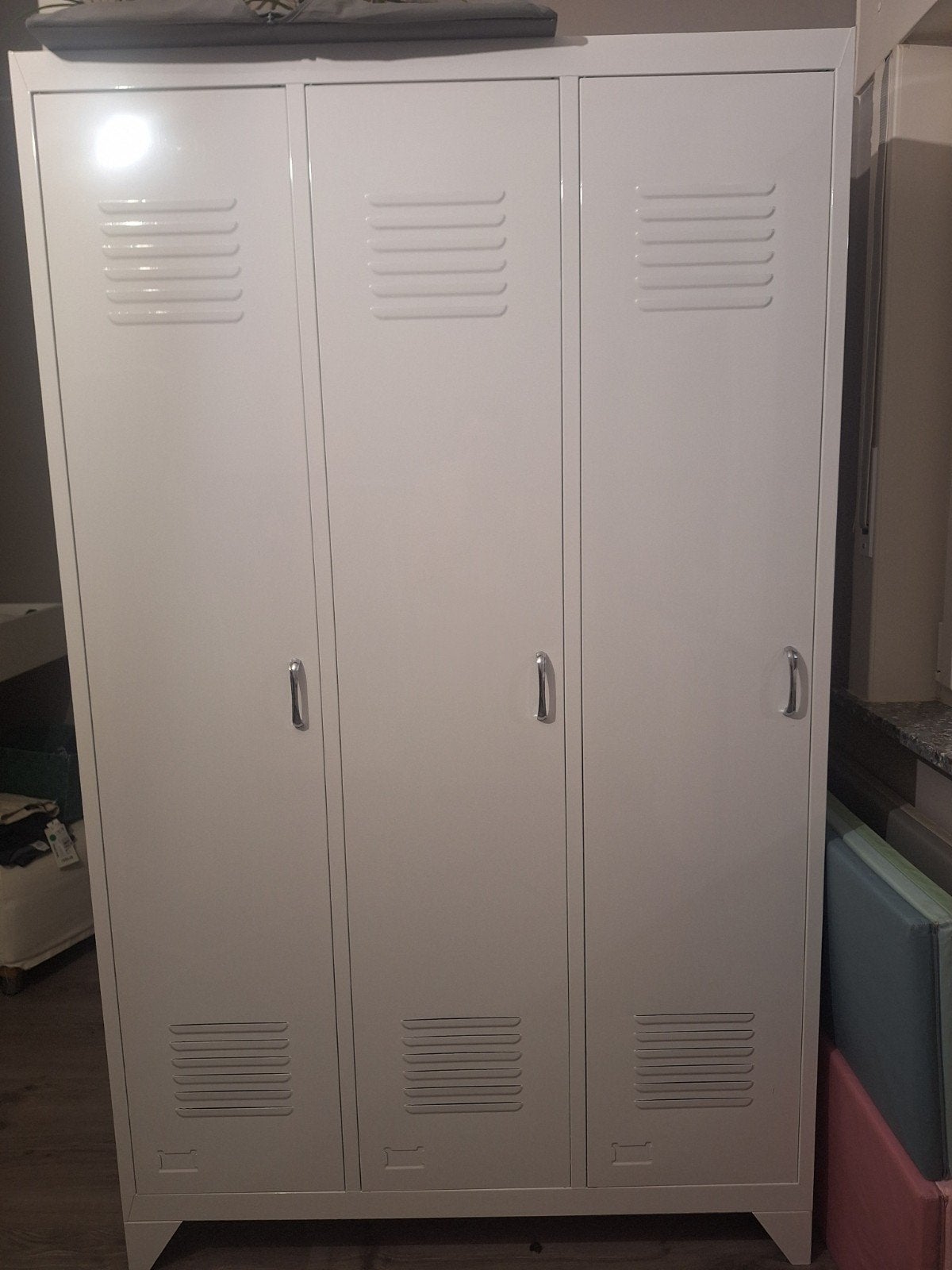 Ijzeren kast, Ophalen