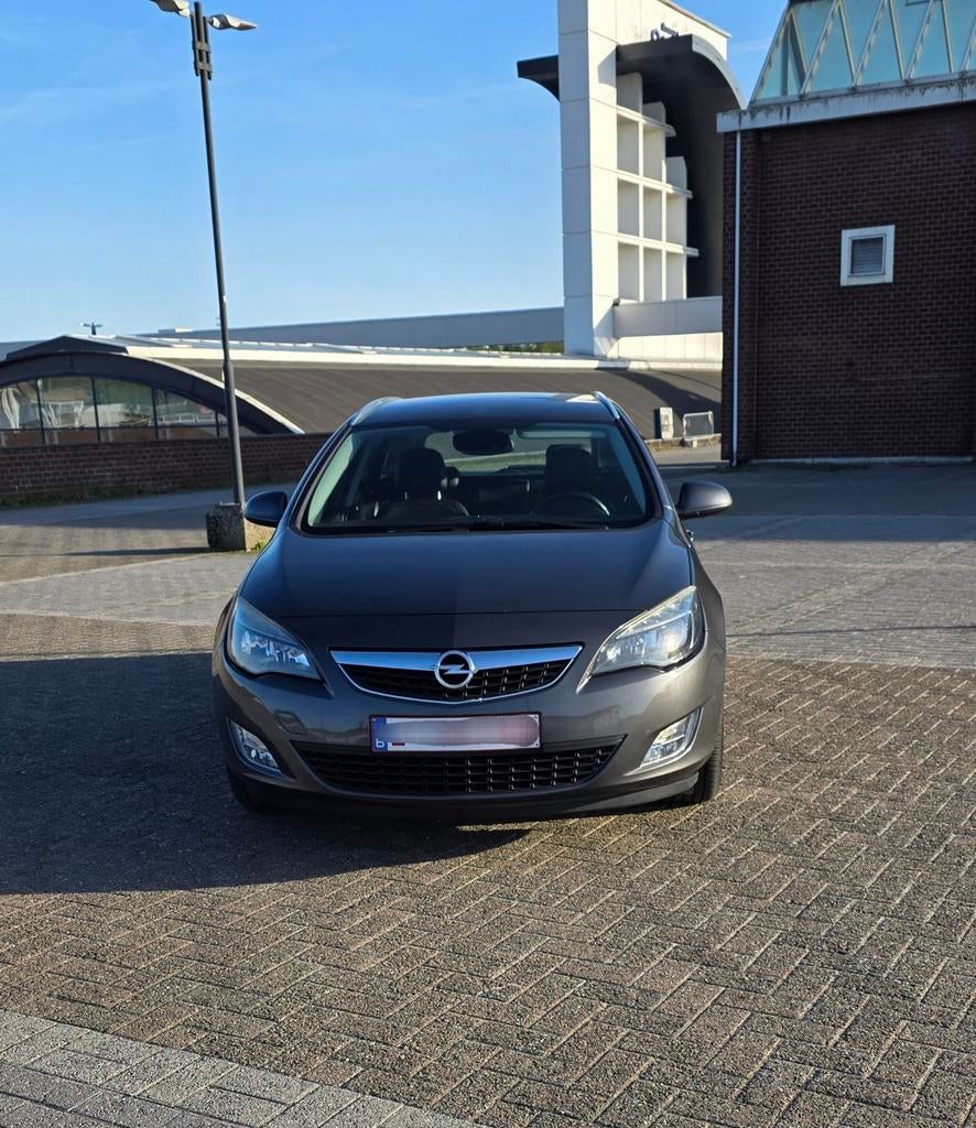 Opel Astra Sports Tourer, Autos, Opel, Euro 5, Achat, Bluetooth, Carnet d'entretien