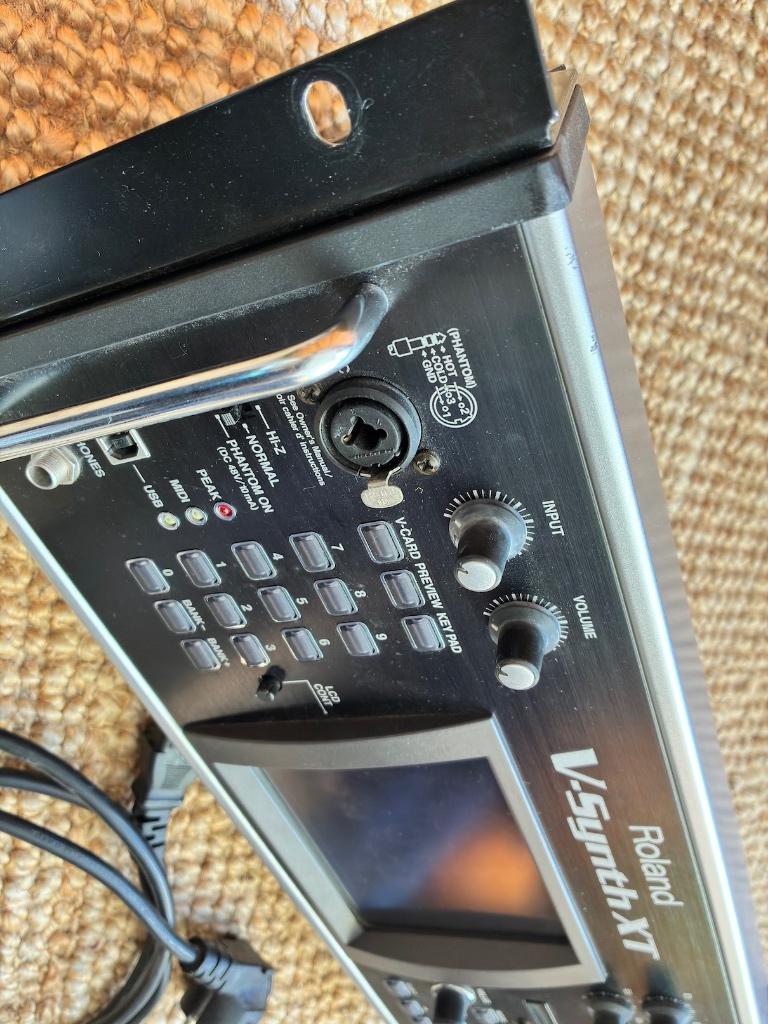 Synthétiseur en V Roland XT, Musique & Instruments, Autres nombres, Roland, Enlèvement, Utilisé