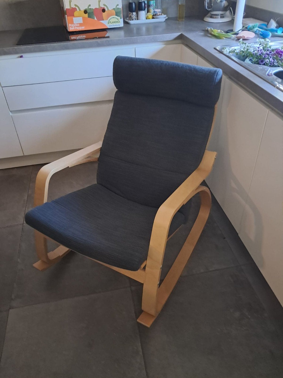 Schommelstoel  met bijhorend voetbankje, Huis en Inrichting, Fauteuils, Ophalen, Gebruikt