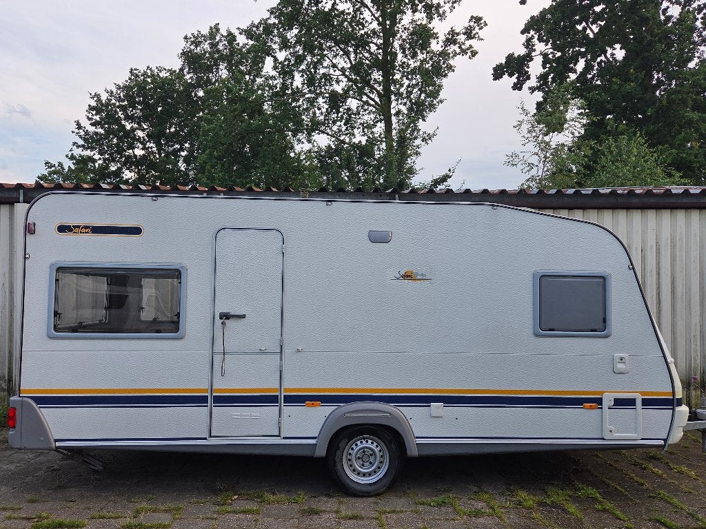 Caravan Wilk Safari 490, Caravans en Kamperen, Caravans, Particulier, tot en met 4, 1000 - 1250 kg, Rondzit, Wilk, Frans bed, 5 tot 6 meter
