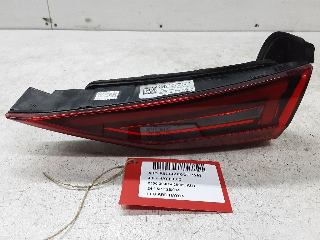 PANNEAU ARRIÈRE DROIT AVEC LAMPE Audi RS 3 Sportback (8YA), Mevr. I. Hauben, Audi, Utilisé, Rue de l'Espoir 34 34
4030  GRIVEGNÉE, BE