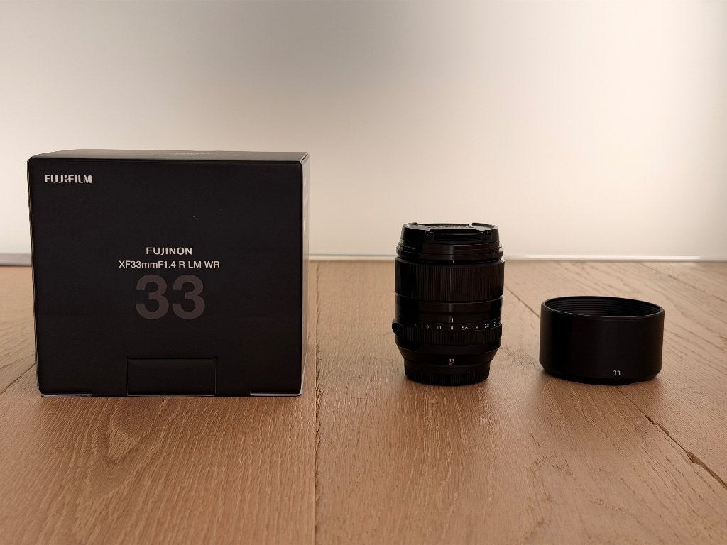 Fujifilm XF 33 mm f/1,4 R LM WR, TV, Hi-fi & Vidéo, Fujifilm, Pare-soleil, Lentille standard, Enlèvement ou Envoi