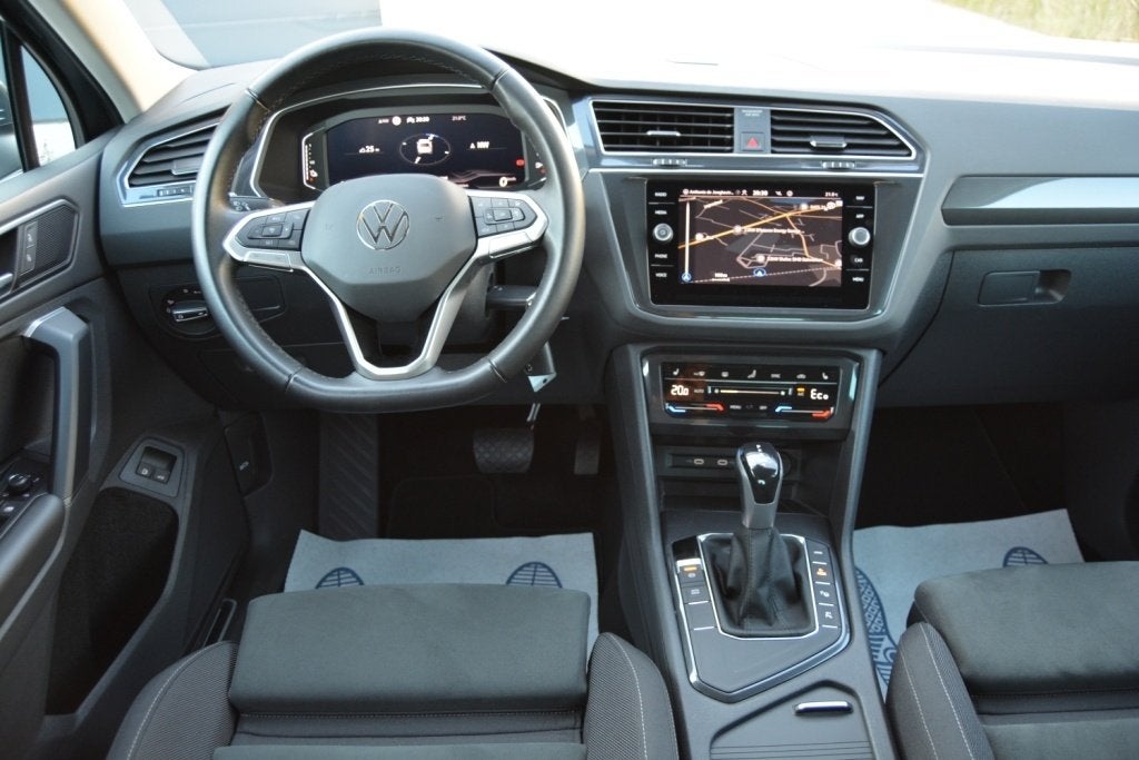 Volkswagen Tiguan PHEV 245PK Matrix/Trekhaak/Massage, Auto's, 1800 kg, 4 cilinders, Parkeerassistent, 5 deurs