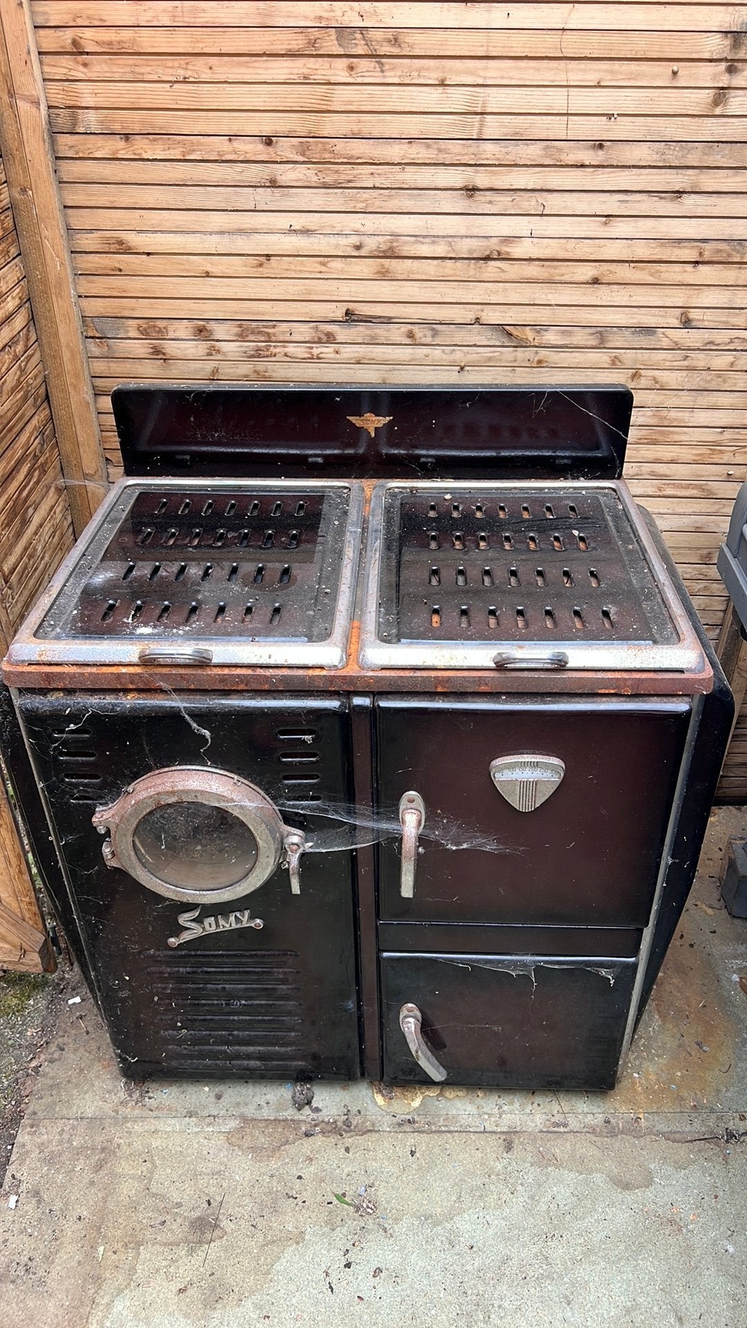 stookolievuur Somy design jaren ‘70, Enlèvement