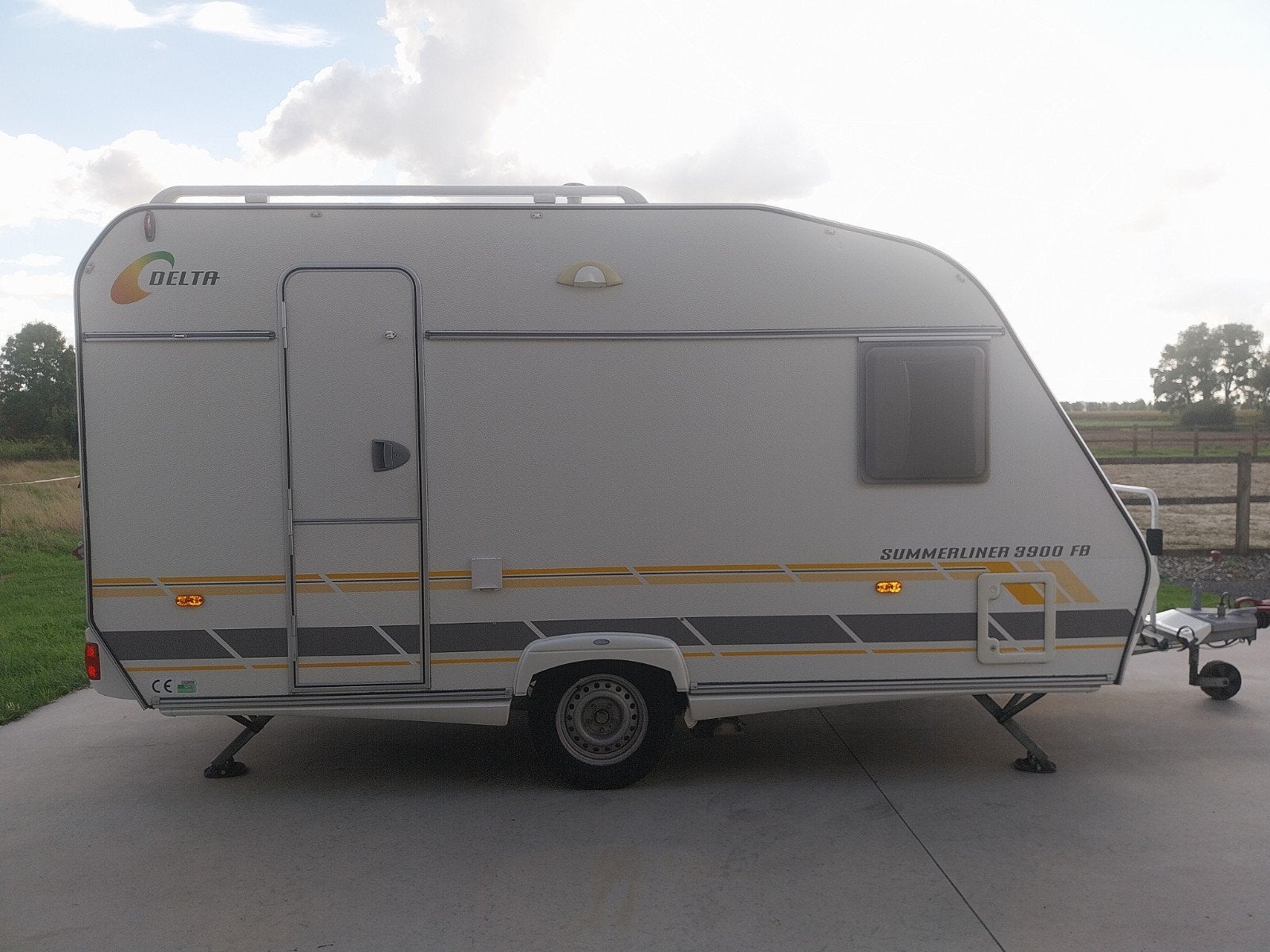 Chateau/Delta Summerliner 3900FB, Caravanes & Camping, Entreprise, Trappe de service, Chateau