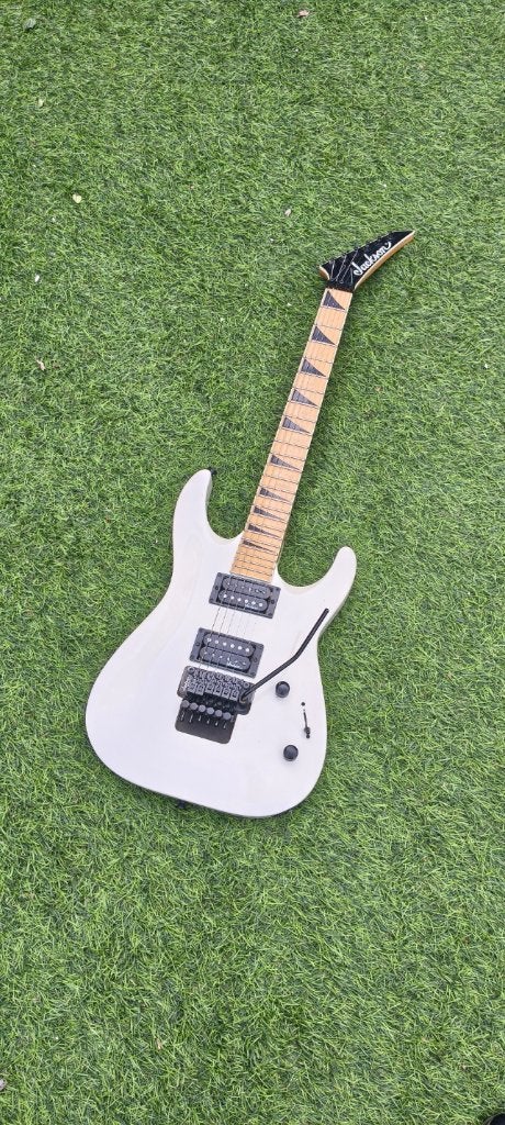 Jackson JS32 DKA-M Snow White, Musique & Instruments, Enlèvement, Comme neuf, Solid body, Autres marques