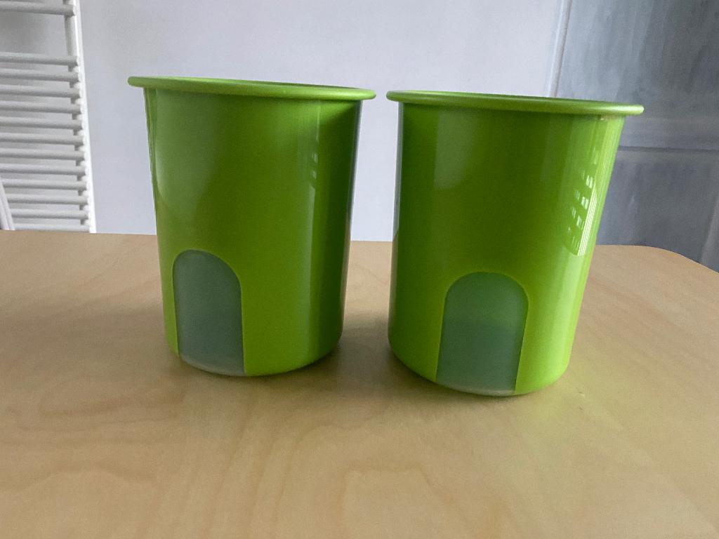 Tupperware , 2 bewaardozen, Huis en Inrichting, Keuken | Tupperware, Ophalen of Verzenden, Zo goed als nieuw, Groen, Bus of Trommel