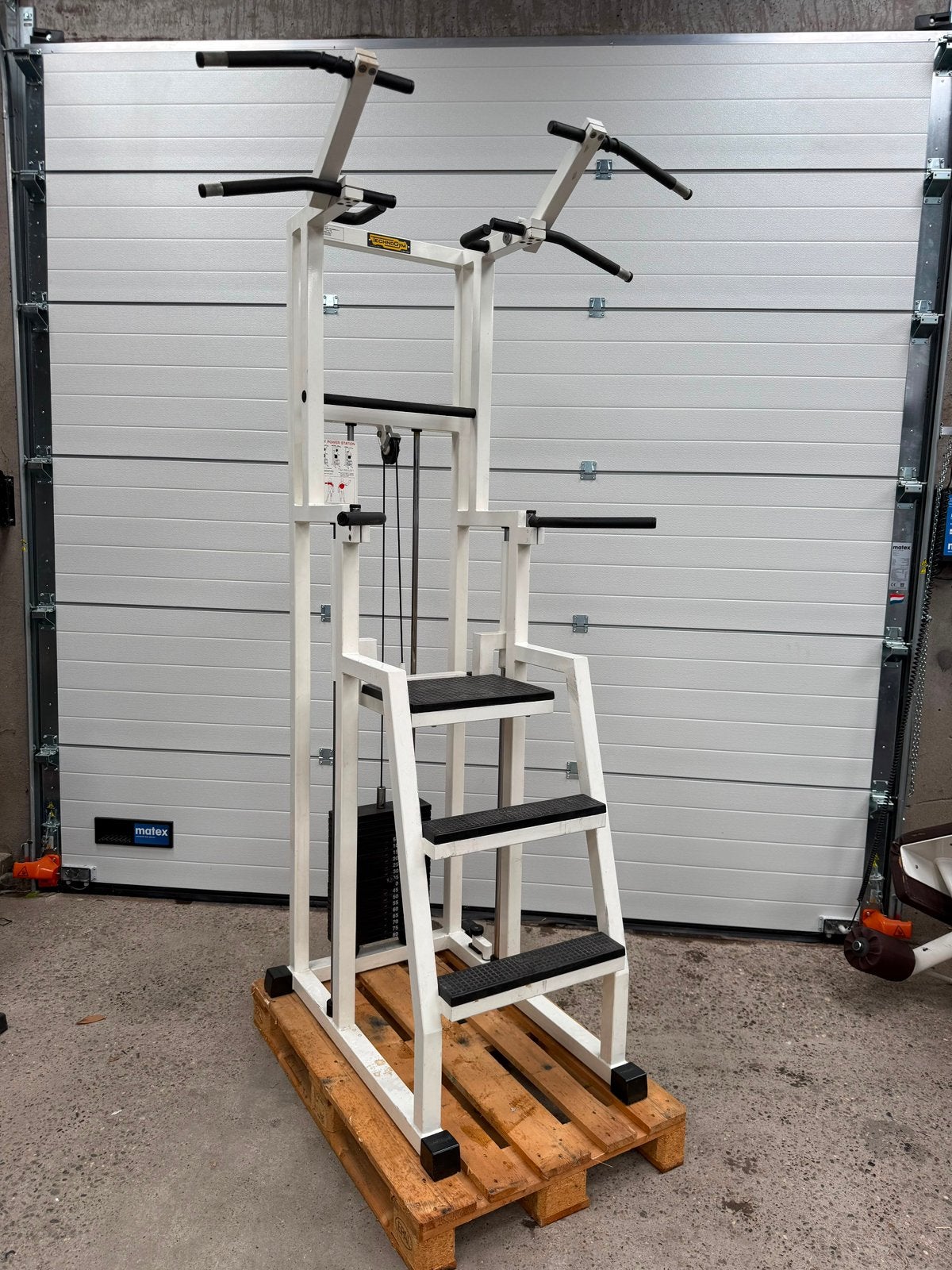 Technogym isotonic chin dip / pull up machine / fitness, Sport en Fitness, Fitnessmaterialen, Ophalen, Gebruikt, Benen, Overige typen