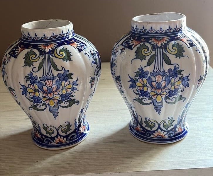Handbeschilderde polychrome vazen in Delftse stijl set van 2, Ophalen of Verzenden