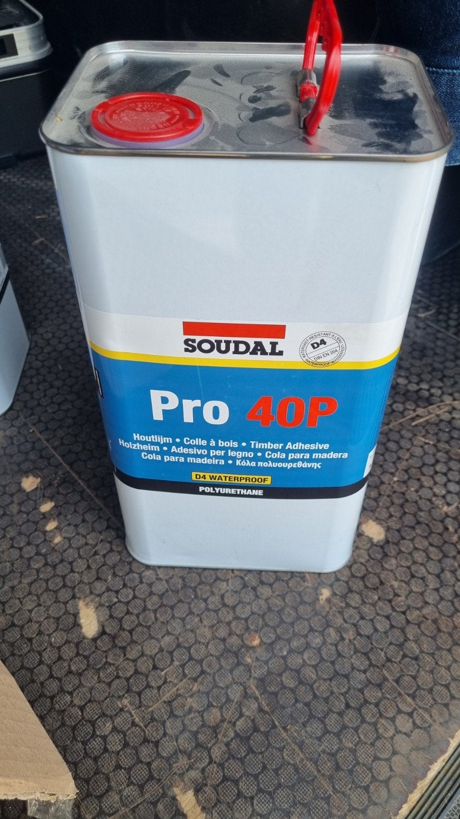 Soudal  houtlijm D4, Ophalen