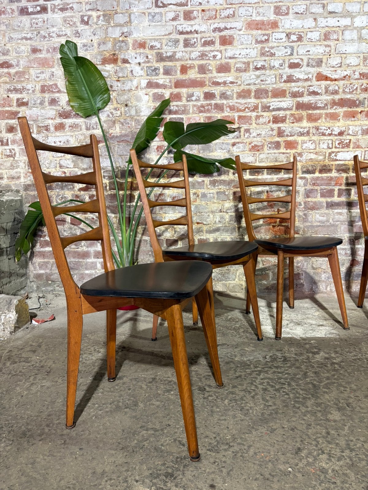 4 vintage Scandinavische stoelen van teak en skai, Ophalen, Zo goed als nieuw