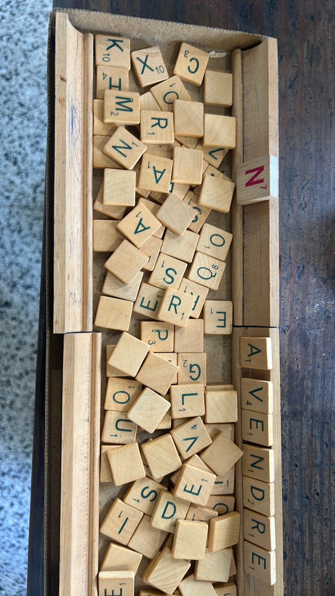 Lot de pions de Scrabble en bous 102 pions, Enlèvement ou Envoi, Utilisé