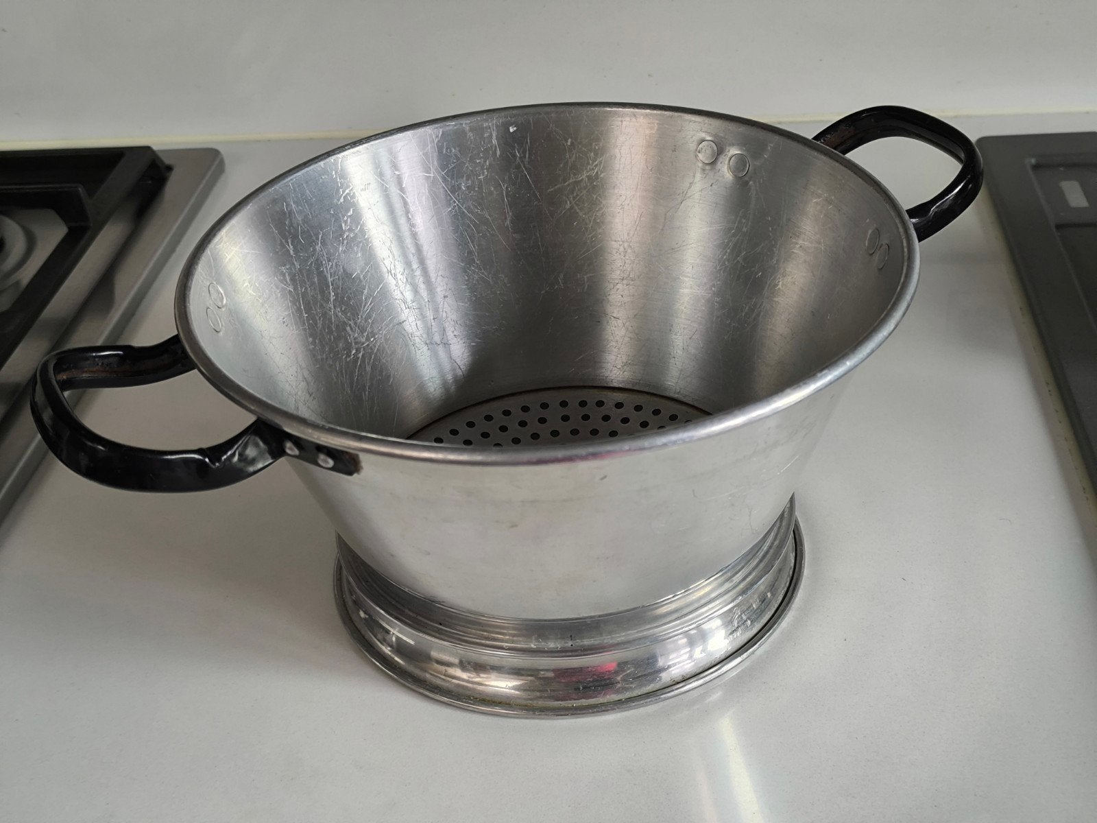 Oud aluminium vergiet, Antiek en Kunst, Antiek | Keukengerei, Ophalen of Verzenden