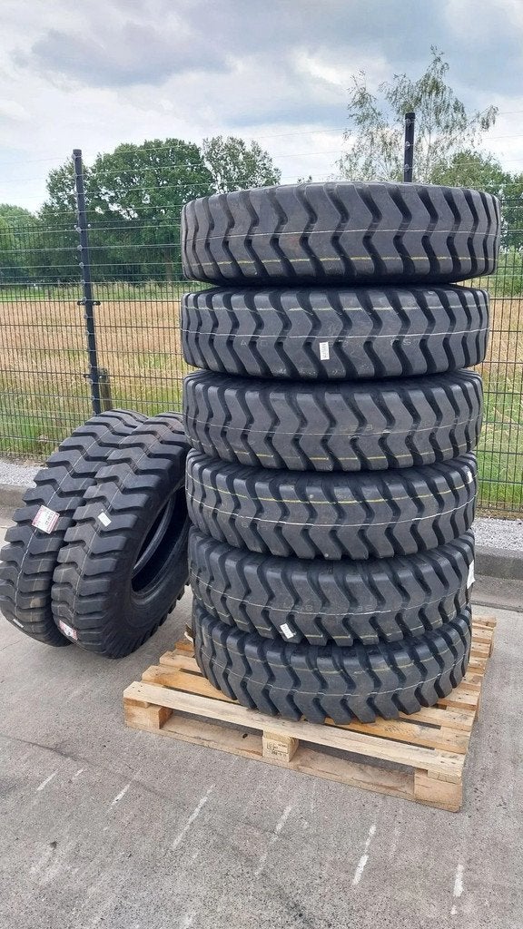 Bridgestone 11.00 - 20 / Unused on rim, Articles professionnels