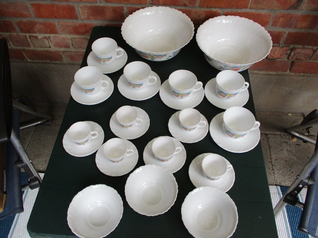 resten van wit servies met bloemen van Arcopal (ARC) France, Antiek en Kunst, Ophalen