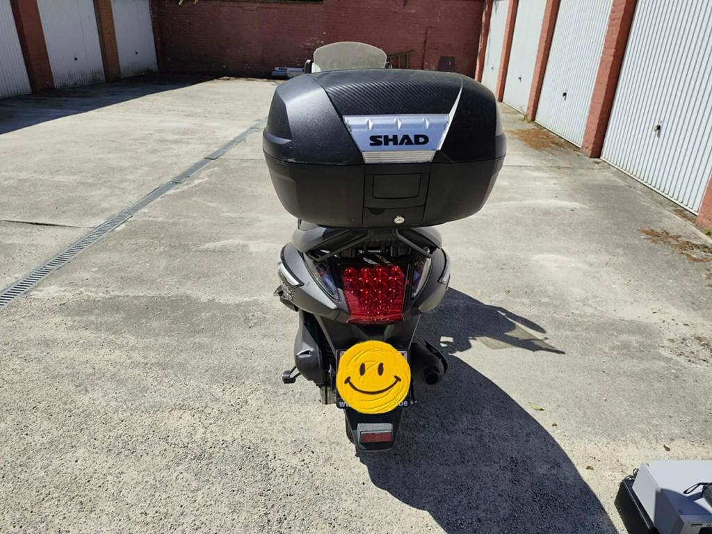 Moto 125 sym très propre toujours protéger dans un garage, Motoren, Accessoires | Koffers en Tassen, Ophalen