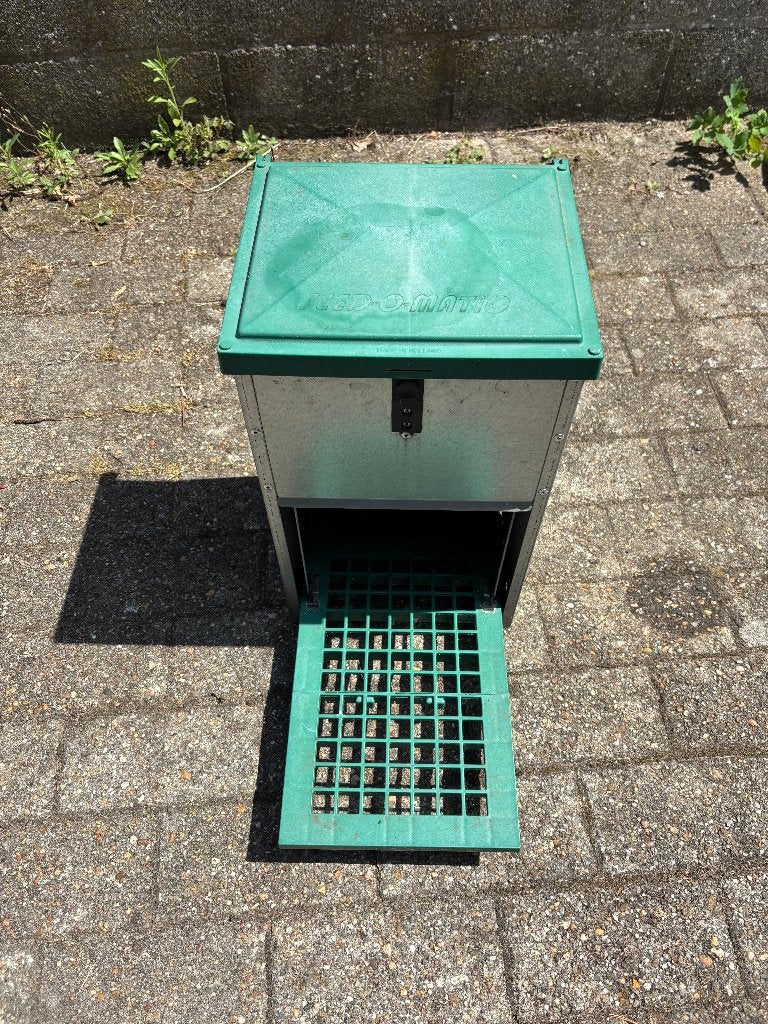 Eet en drinkbak kippen, Ophalen, Gebruikt