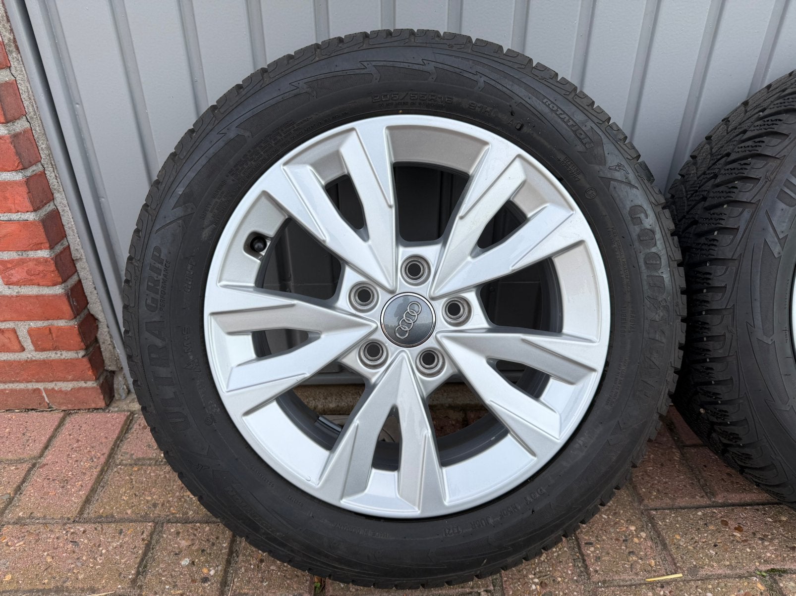 KIT HIVER AUDI A3 8Y 205/55/R16 GOODYEAR, Autos : Pièces & Accessoires, Pneus & Jantes, Pneus et Jantes, Pneus hiver, 16 pouces