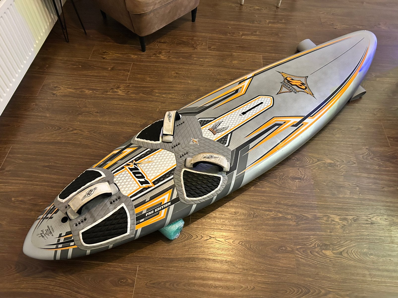 JP Freestyle Wave 101 PRO Edition - Full Carbon-Kevlar, Watersport en Boten, Ophalen, Met voetbanden, Minder dan 250 cm, Zo goed als nieuw