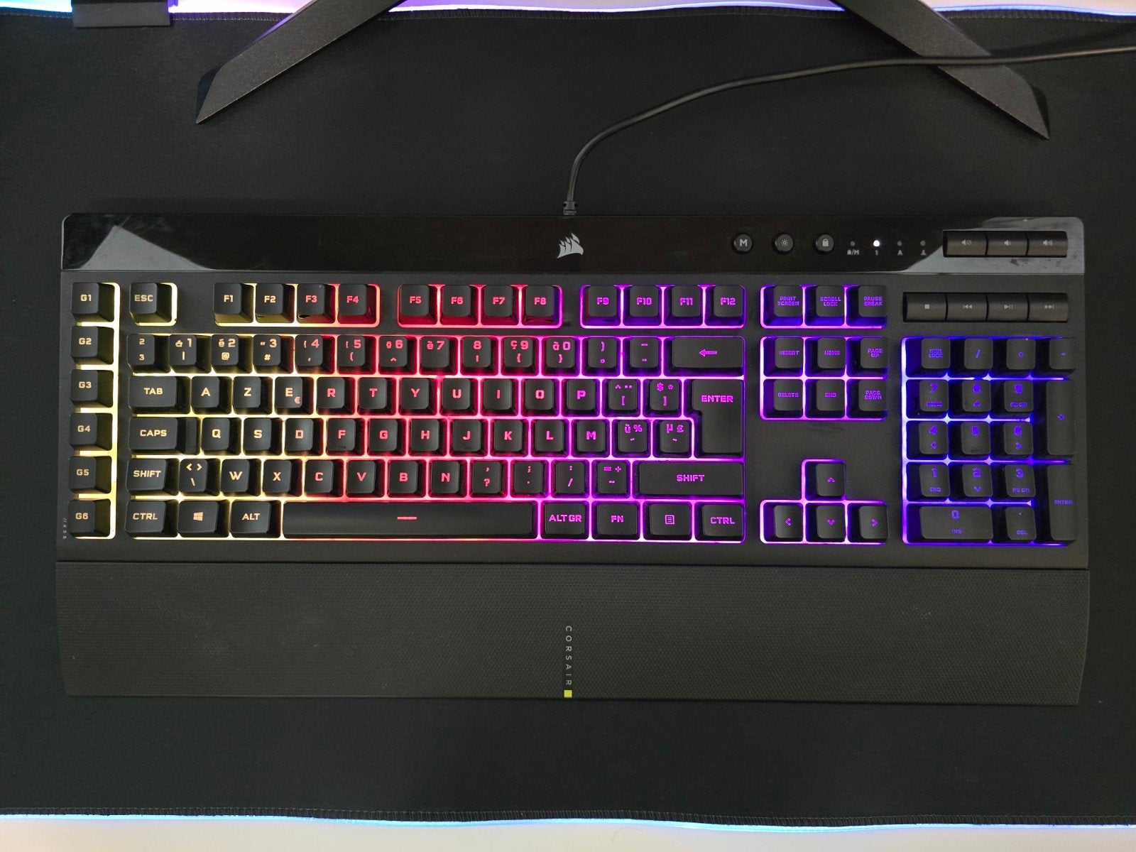 Corsair K55 RGB PRO, Informatique & Logiciels, Enlèvement ou Envoi, Azerty, Filaire, Repose-poignet