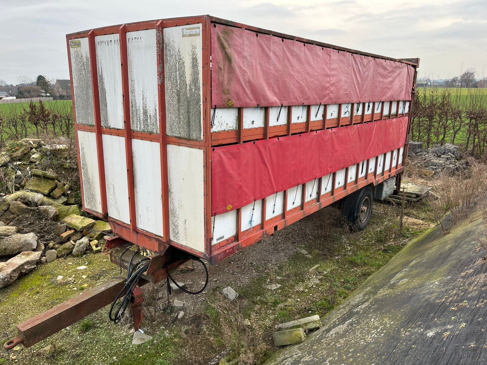 Veewagen voor varkens met lift 2 lagen, Ophalen