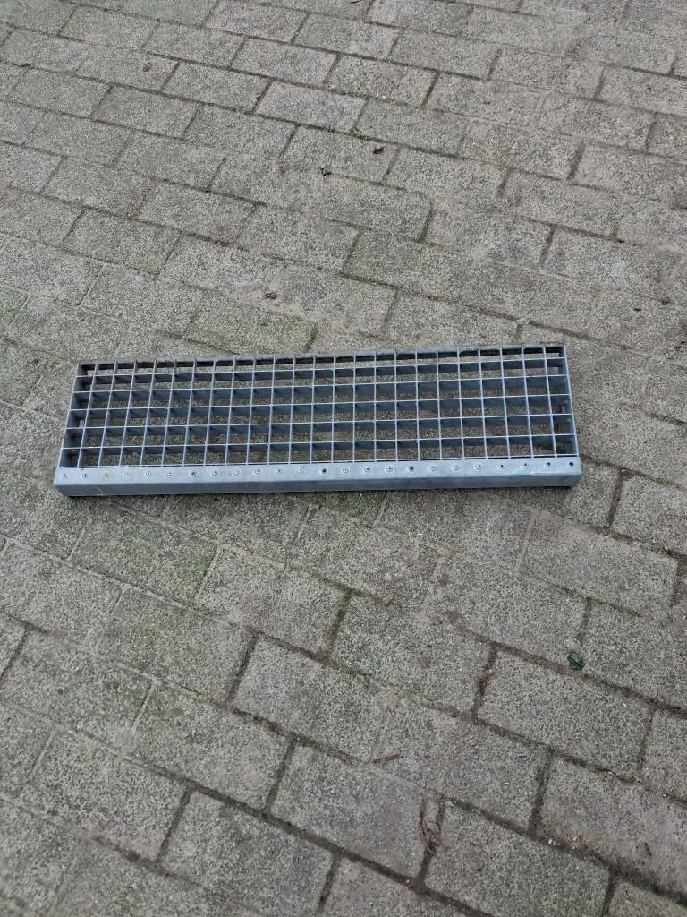 Traptreden-roostertreden gegalvaniseerd ijzer, Doe-het-zelf en Bouw, Ophalen, Zo goed als nieuw