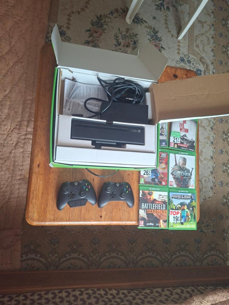 Xbox one is nog nieuw. +6 games+2 controllers, Games en Spelcomputers, Xbox One