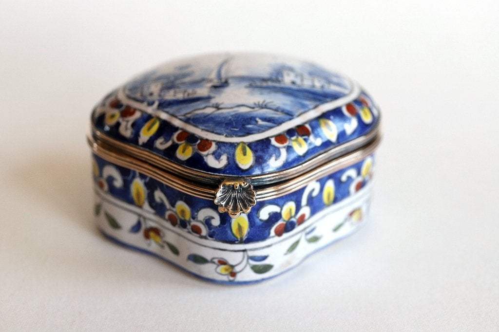 Grand pilulier ancien / Boîte à bagues en faïence peinte, Antiquités & Art, Enlèvement ou Envoi