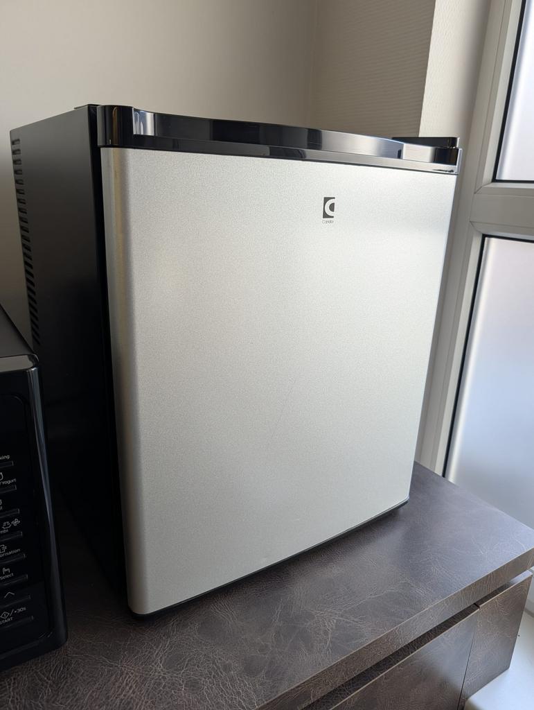 Tafelfrigo, Elektronische apparatuur, Koelkasten en IJskasten, Ophalen, Gebruikt
