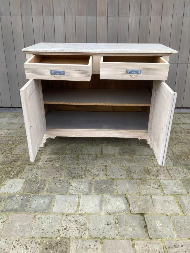 Kast met marmeren blad, Ophalen