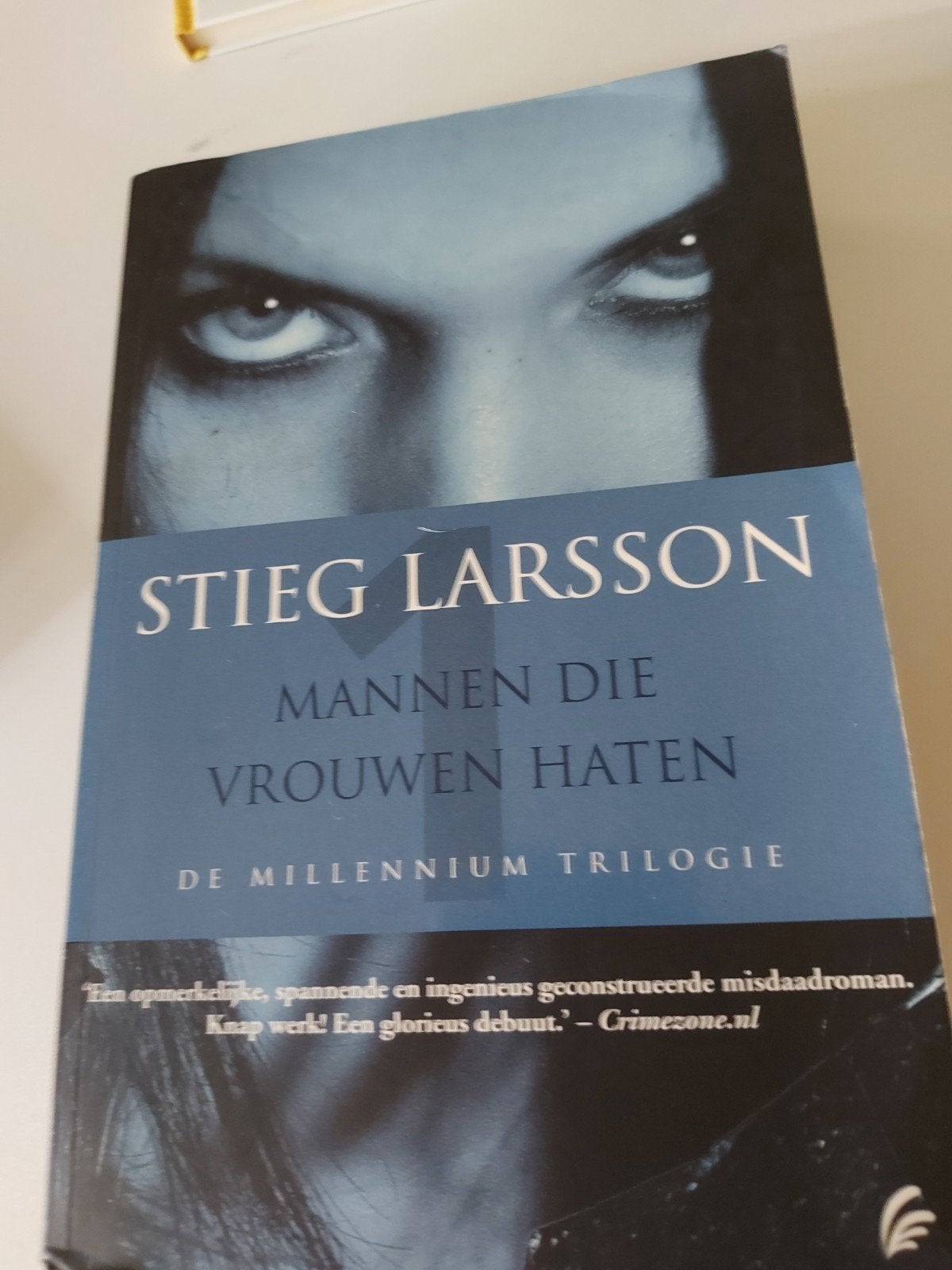 Stieg Larsson - Mannen die vrouwen haten, Enlèvement ou Envoi, Stieg Larsson